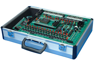    LG-EDA01型 實驗開發系統，一改傳統數字電路實驗系統“芯片＋連線”做法，而采用CPLD或FPGA等大規模在線可編程器件,使數字電路的硬件軟設計,即電子設計自動化EDA.該系統支持眾多著名公司的CPLD/ FPGA芯片應用開發，并配有相應的開發軟件,適用廣大高校的EDA數學實驗、課程設計和畢業設計，同時也為科研院所提供了良好的開發環境。 