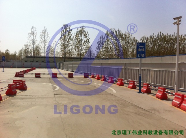 科目二場地考試系統，曲線行駛