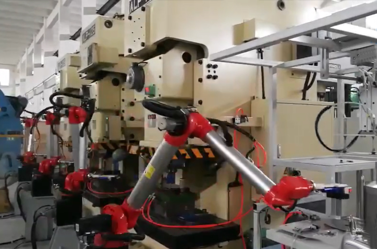 沖壓生產線工業機器人